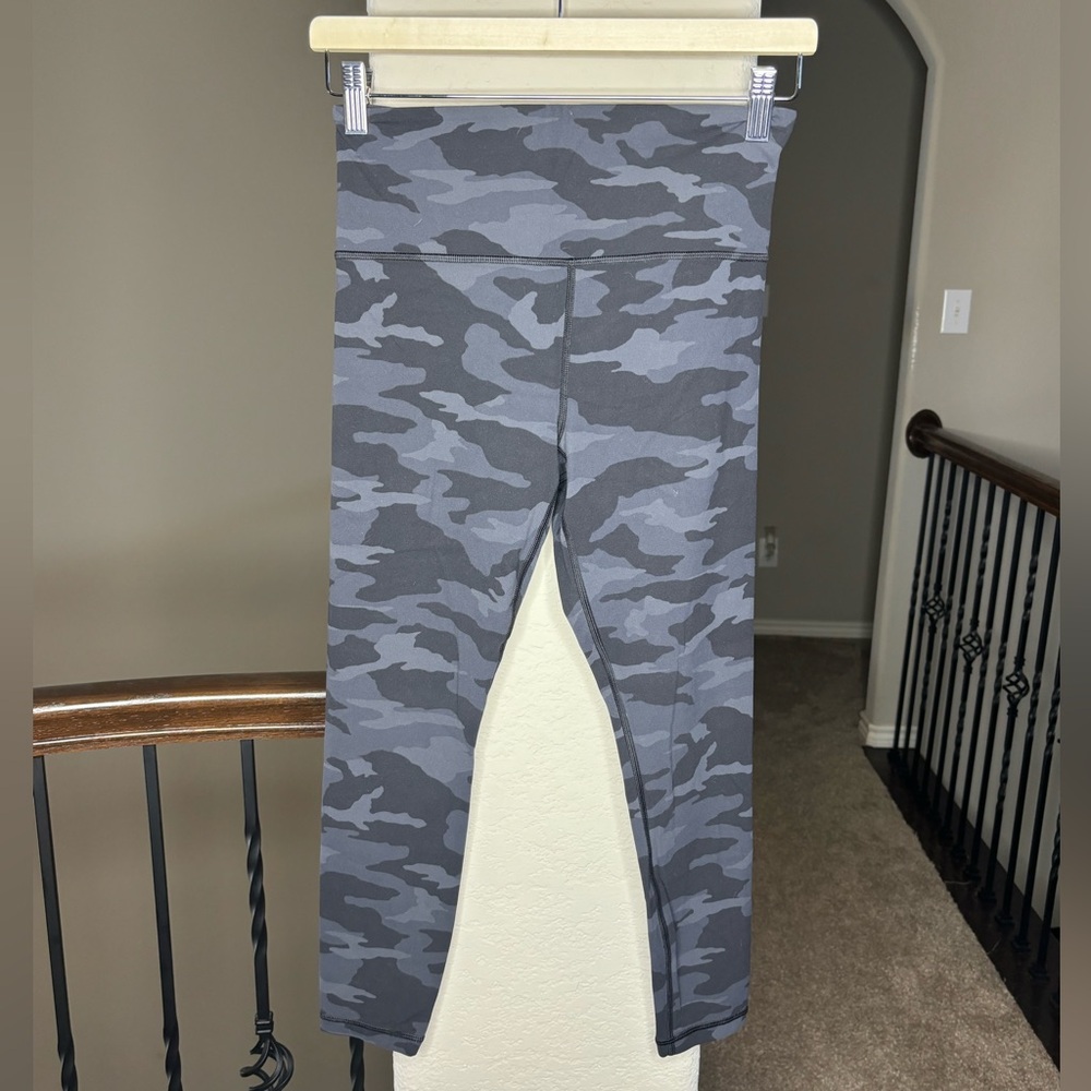 Athleta Black Camouflage Elation 7/8 Leggings Size S Style #531310-00